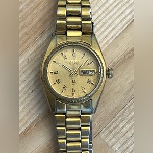 Seiko Ladies Watch Vintage Gold Tone Bracelet and Dial Day Date Windows